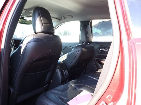 Used 2021 Jeep Cherokee Latitude Lux w/ Comfort/Convenience Group AWD/4WD image 31