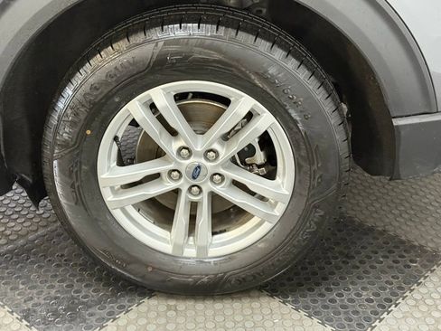 Certified 2022 Ford Explorer XLT w/ Equipment Group 202A image 18