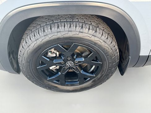 Certified 2025 Volkswagen Atlas Peak Edition SE image 38