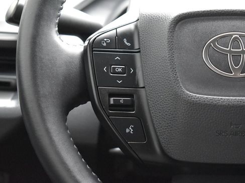 Used 2023 Toyota Prius LE FWD image 10