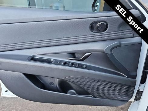 Used 2025 Hyundai Elantra Sport FWD image 27