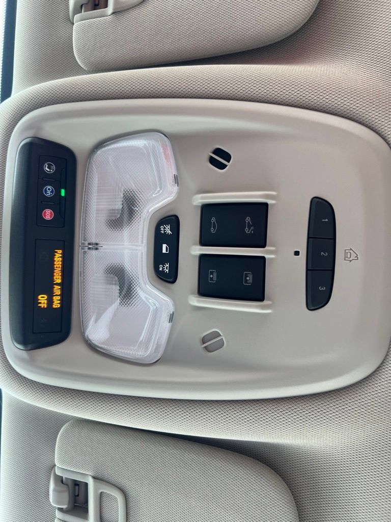 Used 2025 Buick Encore GX Avenir w/ Avenir Technology Package AWD/4WD image 17