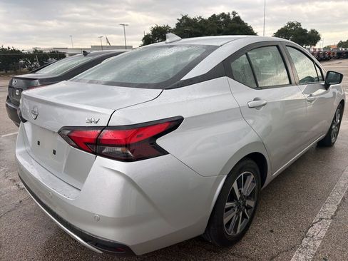 Used 2024 Nissan Versa SV FWD image 5