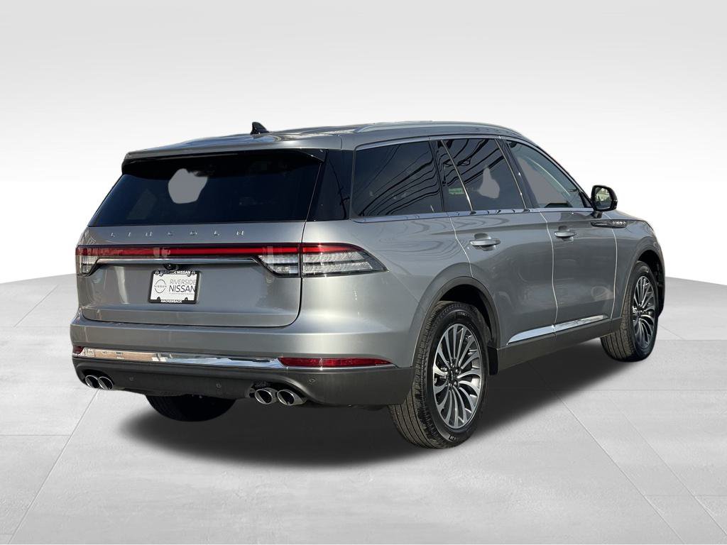 Used 2023 Lincoln Aviator AWD w/ Premium Package image 4