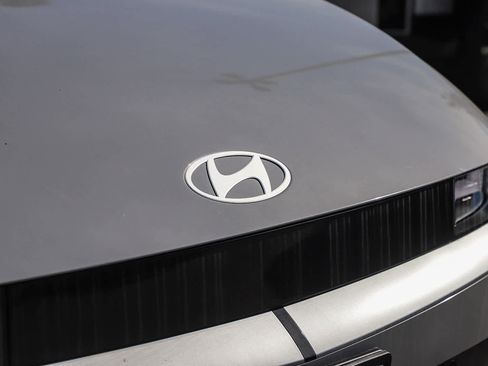 New 2026 Hyundai Ioniq 5 SEL image 5