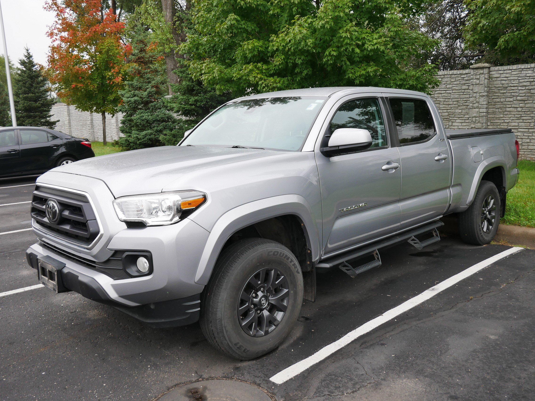 Used 2021 Toyota Tacoma SR5 AWD/4WD image 2