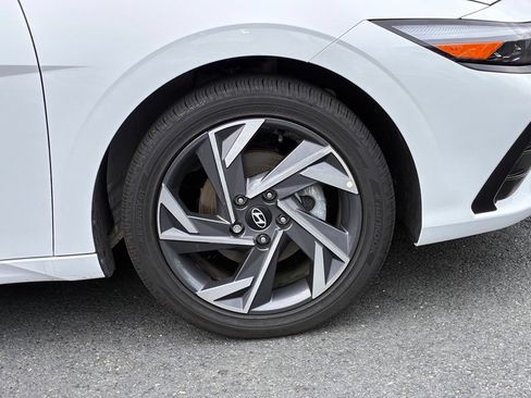 Used 2025 Hyundai Elantra Limited FWD image 48
