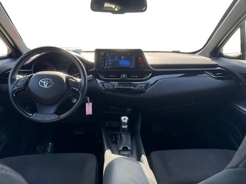 Used 2018 Toyota C-HR XLE FWD image 11