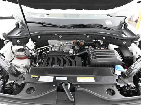 Certified 2022 Volkswagen Atlas Cross Sport SE w/ Panoramic Sunroof Package image 29