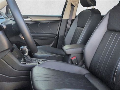 Used 2024 Volkswagen Tiguan SE image 15