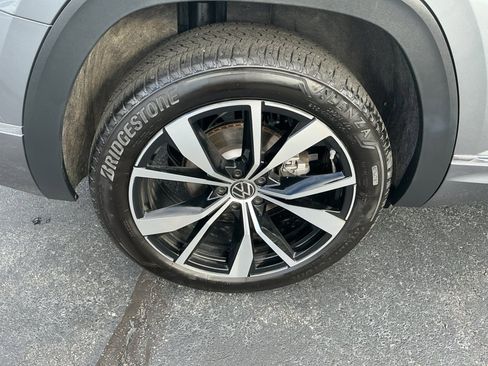 Certified 2025 Volkswagen Atlas SEL Premium R-Line image 27