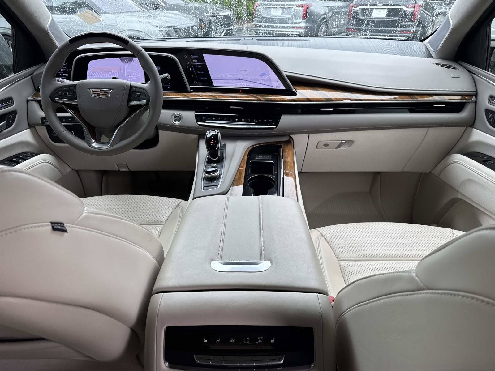 Used 2024 Cadillac Escalade ESV Premium Luxury Platinum AWD/4WD image 28