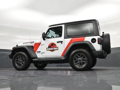 Used 2025 Jeep Wrangler Sport AWD/4WD image 33