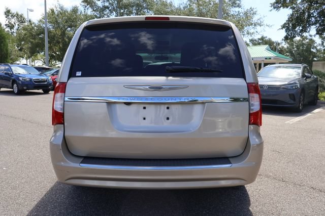Used 2015 Chrysler Town & Country Touring FWD image 7