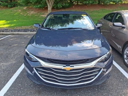 Certified 2025 Chevrolet Malibu LT FWD image 2