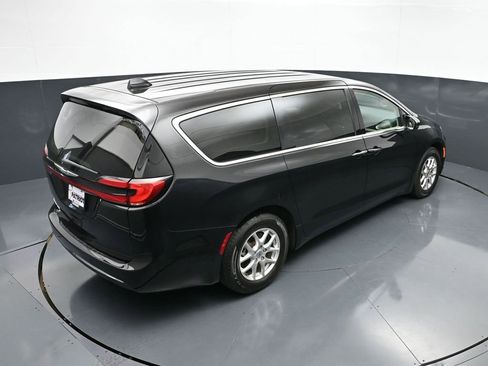 Used 2023 Chrysler Pacifica Touring-L FWD image 33