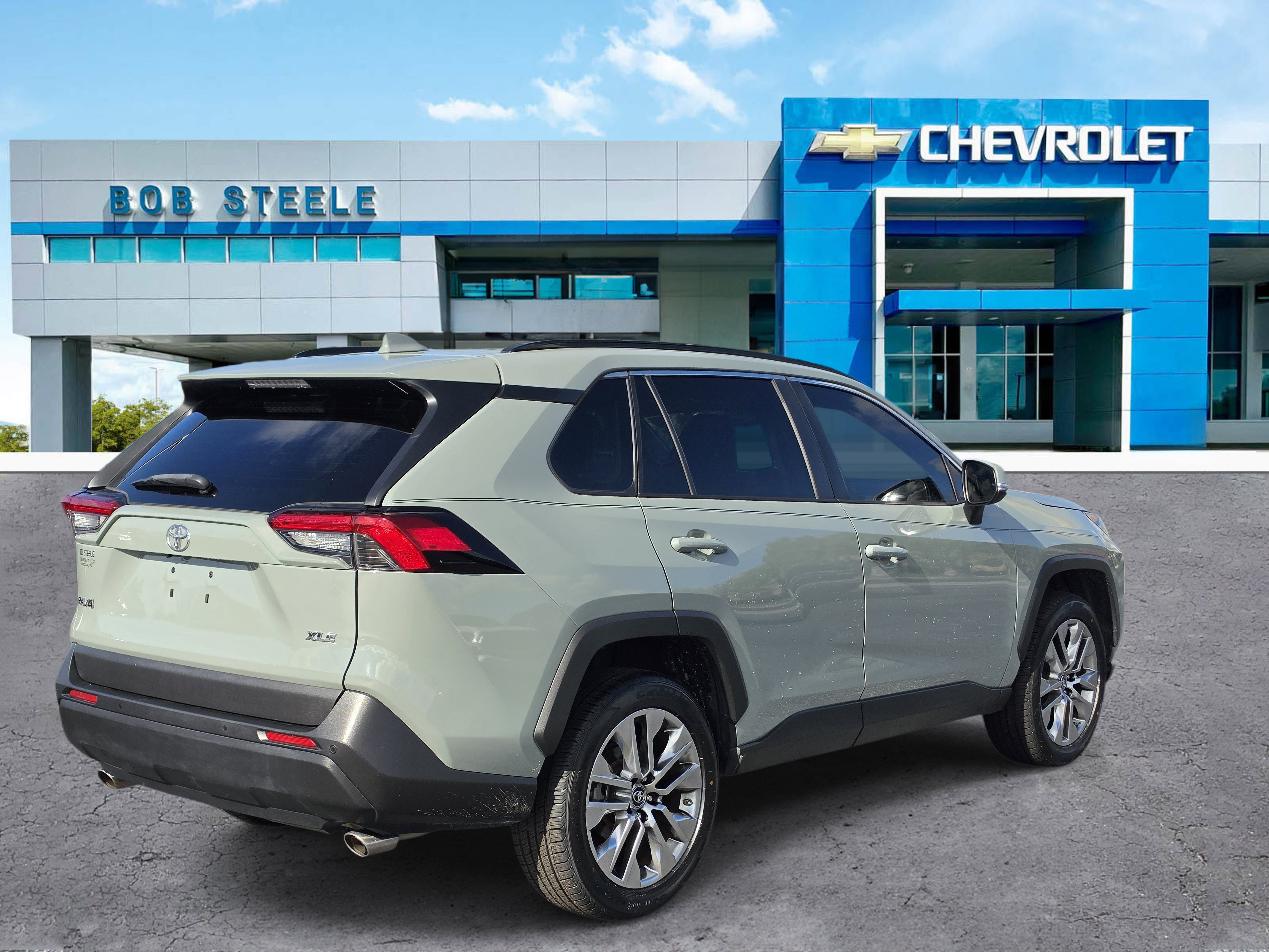 Used 2019 Toyota RAV4 XLE Premium w/ Advanced Technology Package FWD image 4