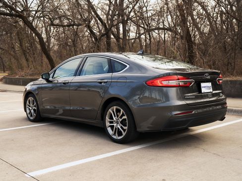 Used 2019 Ford Fusion SEL image 7