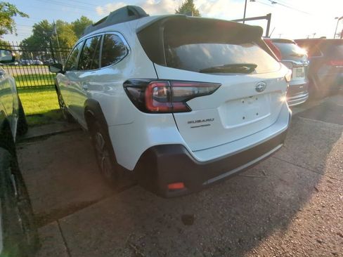 Used 2023 Subaru Outback Premium AWD/4WD image 4