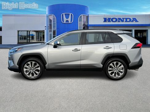 Used 2025 Toyota RAV4 XLE Premium image 3