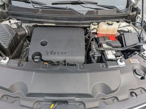 Used 2020 Chevrolet Traverse LT FWD image 42