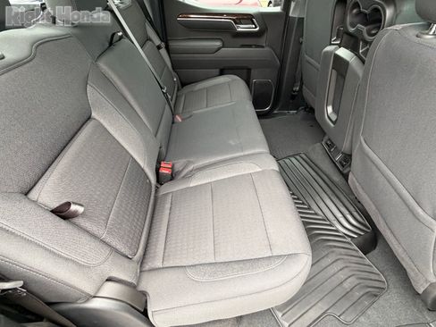 Used 2025 GMC Sierra 1500 Elevation image 13