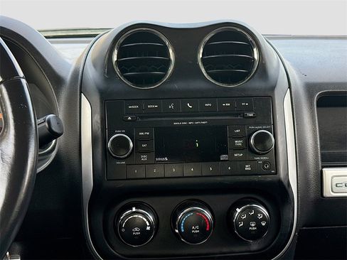 Used 2016 Jeep Compass Latitude image 13