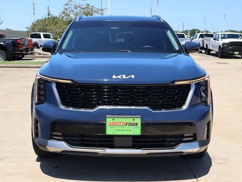 Used 2024 Kia Sorento EX FWD image 2