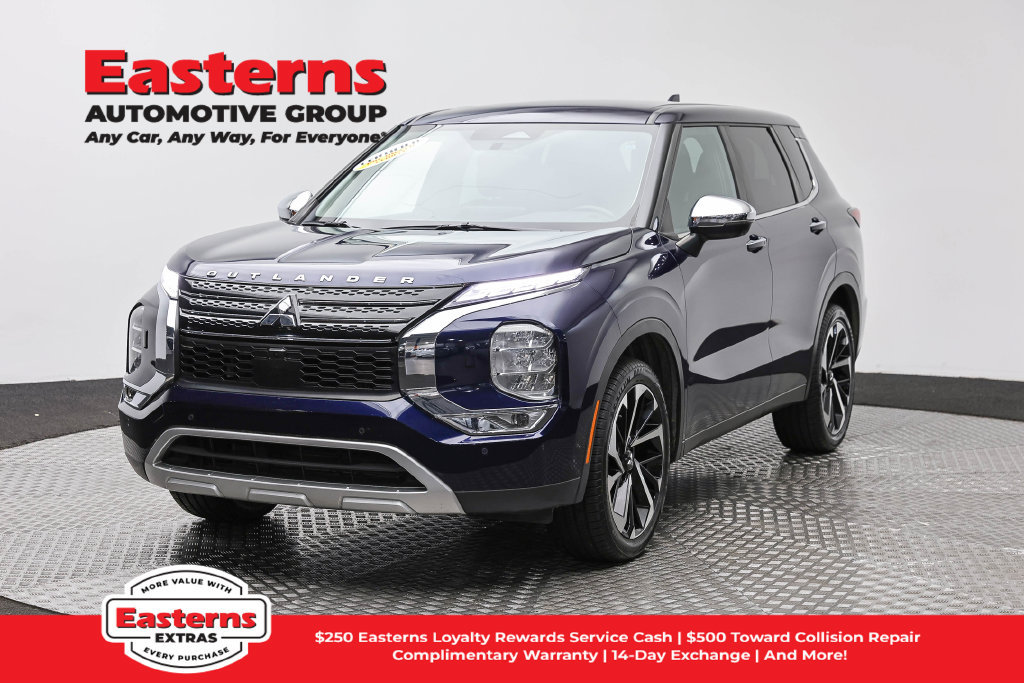 Used 2023 Mitsubishi Outlander SE AWD/4WD image 1