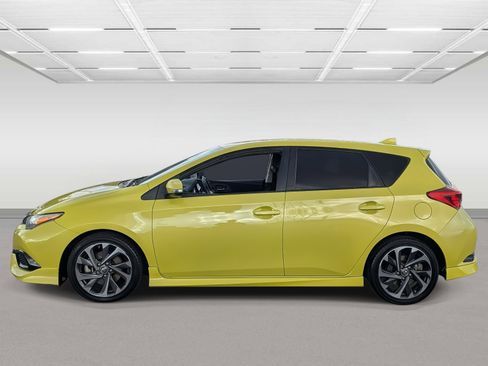 Used 2017 Toyota Corolla iM image 2