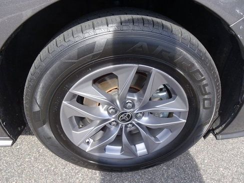 Used 2021 Toyota Sienna LE image 31