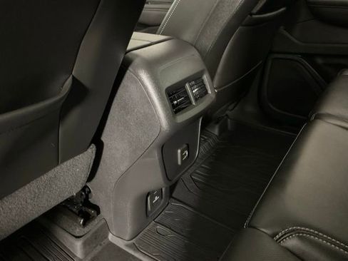 Used 2023 GMC Terrain SLT w/ Tech Package image 17