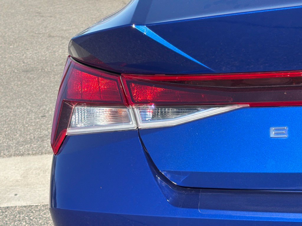 Used 2021 Hyundai Elantra SEL w/ Convenience Package FWD image 13