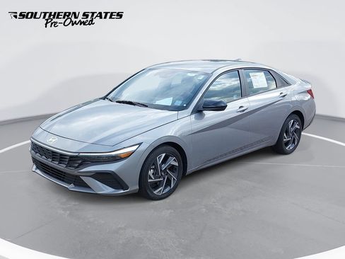 Certified 2025 Hyundai Elantra Sport FWD image 1