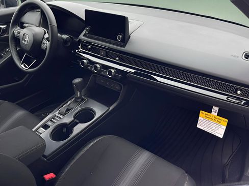 Used 2025 Honda Civic Sport image 18