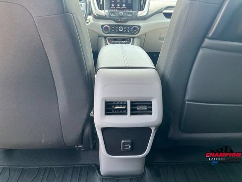 Used 2024 GMC Terrain SLE w/ Driver Convenience Package AWD/4WD image 34