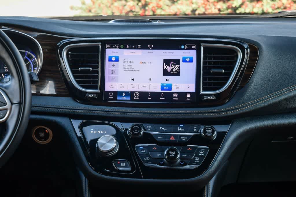 Used 2022 Chrysler Pacifica Pinnacle FWD image 13