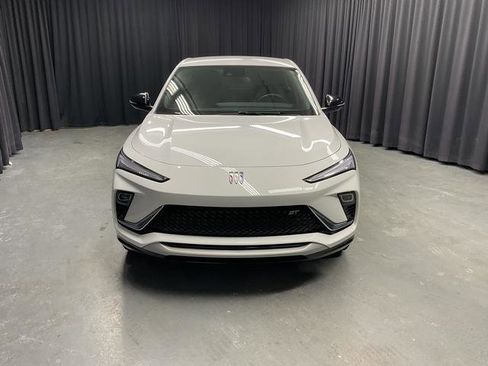 Used 2024 Buick Envista Sport Touring image 3