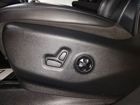 Used 2024 Chrysler Pacifica Select image 18