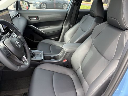 Certified 2026 Toyota Corolla Cross XLE w/ Convenience Package FWD image 8