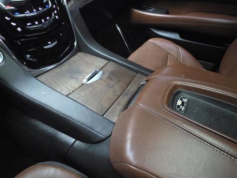 Used 2016 Cadillac Escalade Luxury image 22