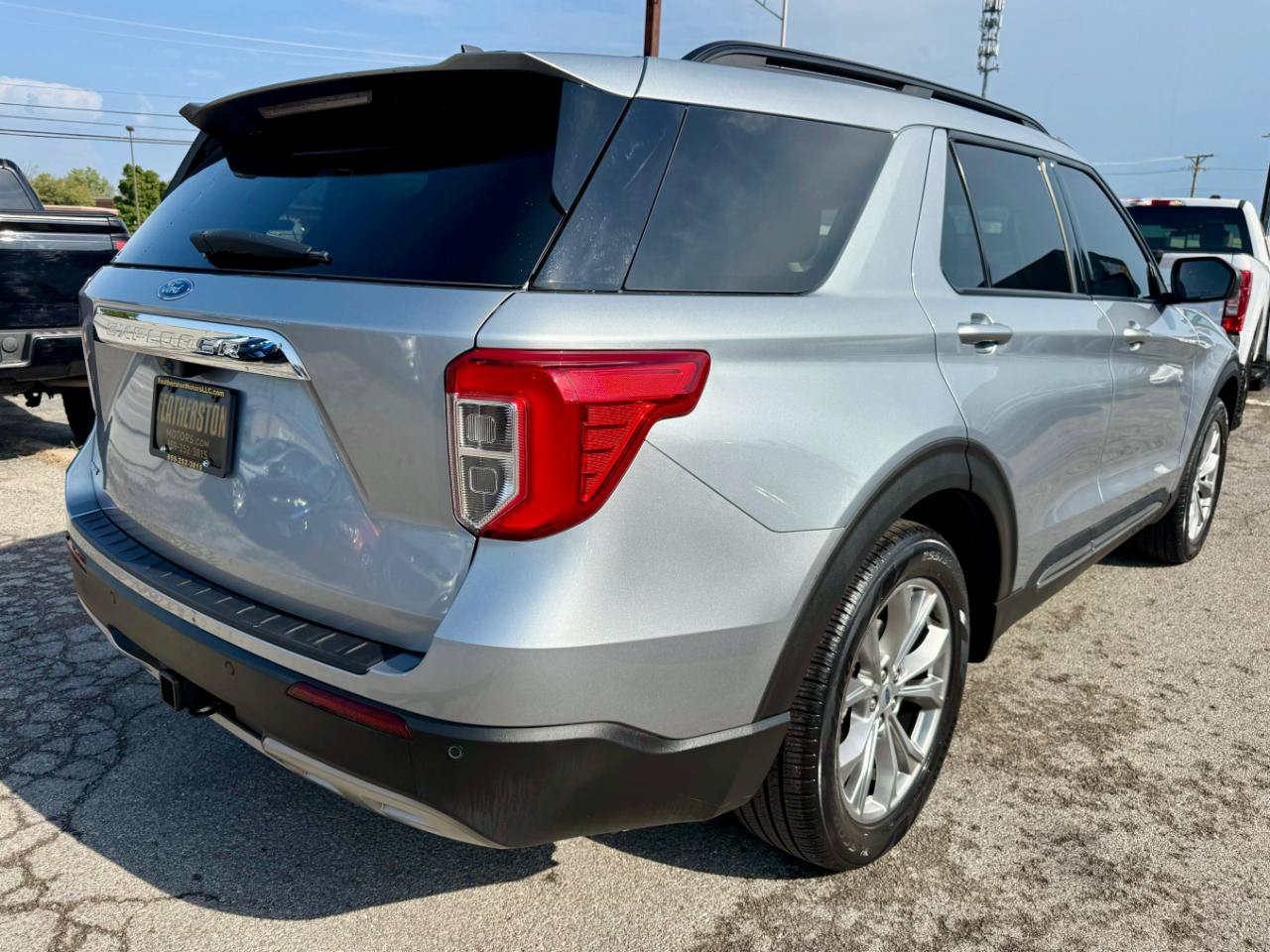 Used 2023 Ford Explorer XLT w/ Equipment Group 202A RWD image 9
