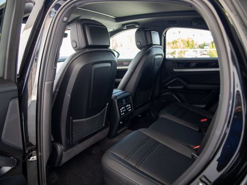 Certified 2024 Porsche Cayenne Coupe AWD/4WD image 20