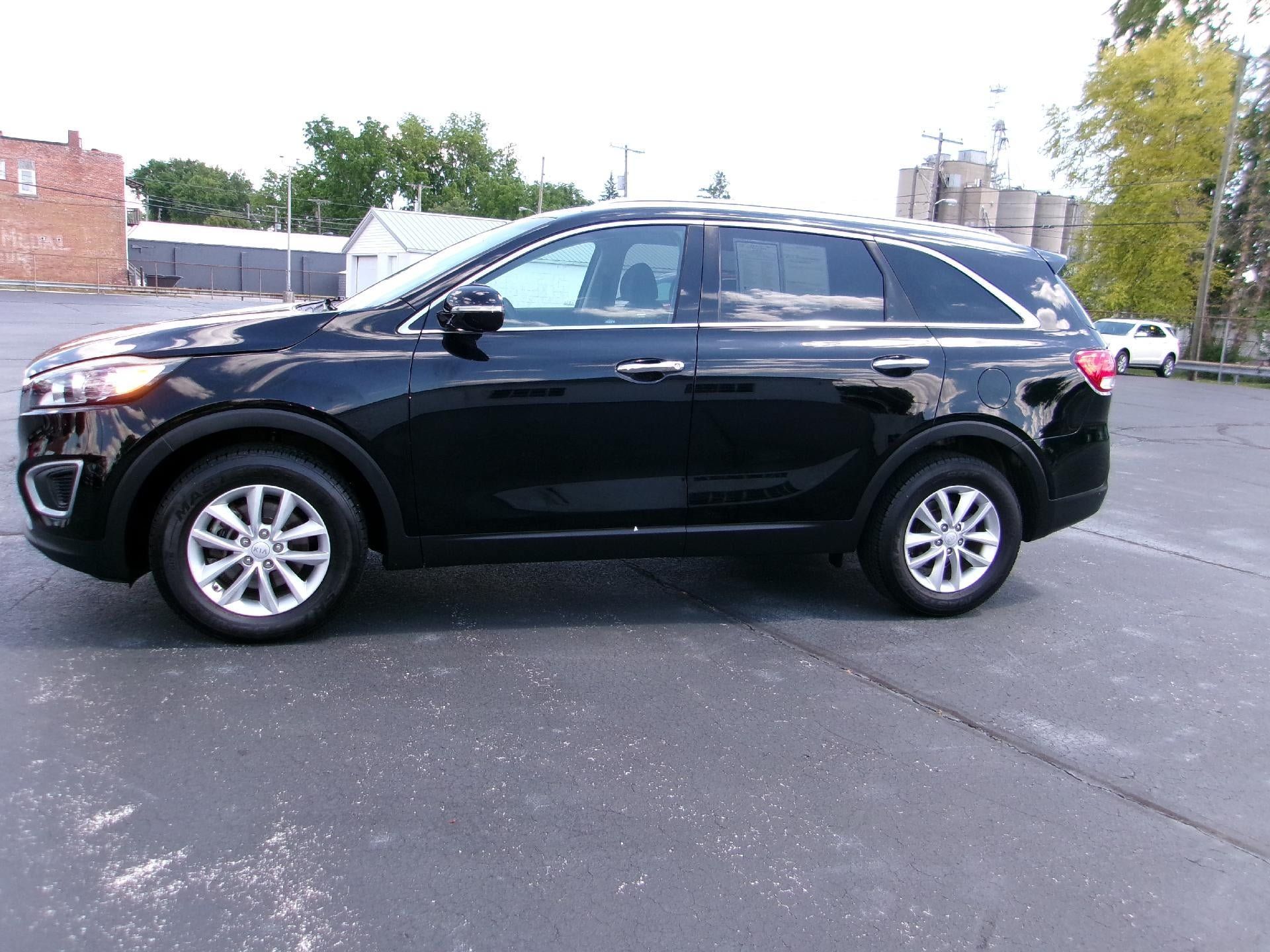 Used 2018 Kia Sorento FWD image 1