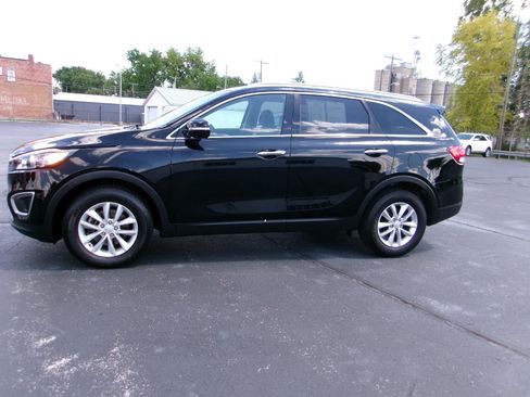 Used 2018 Kia Sorento FWD image 1