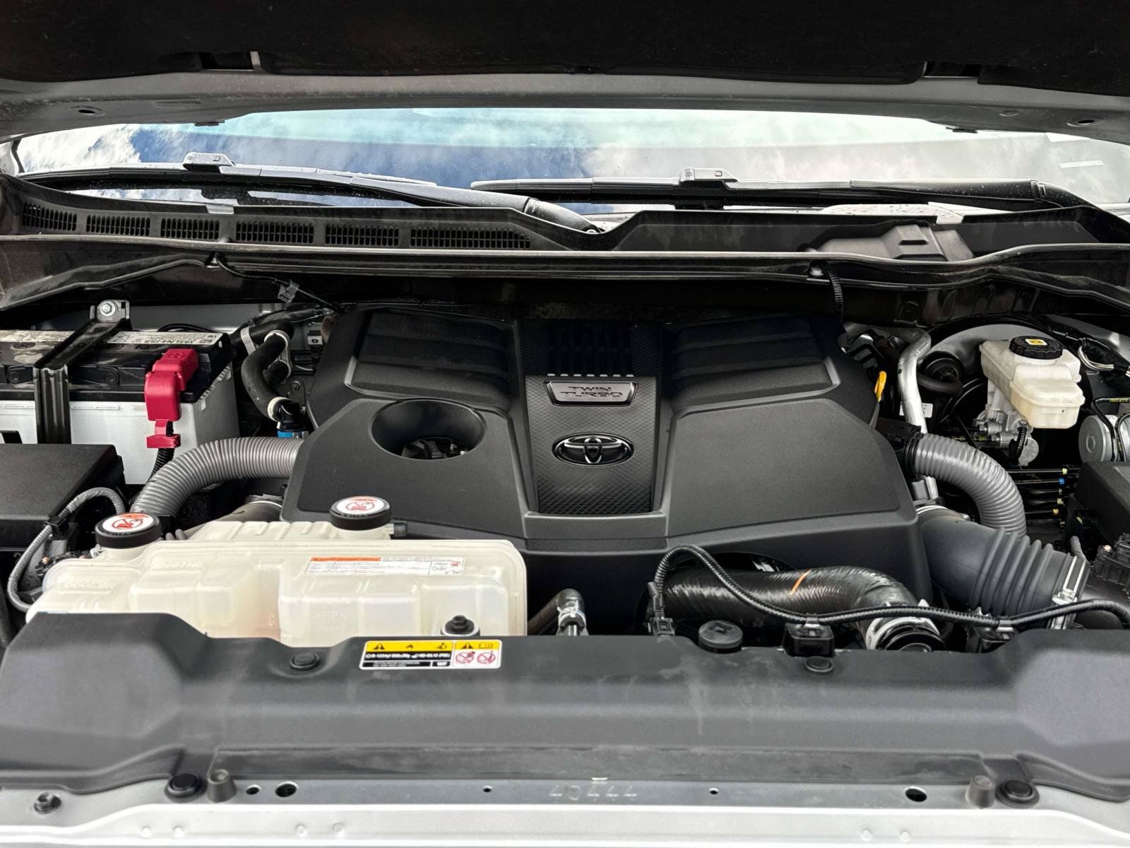 Used 2024 Toyota Tundra Limited AWD/4WD image 9