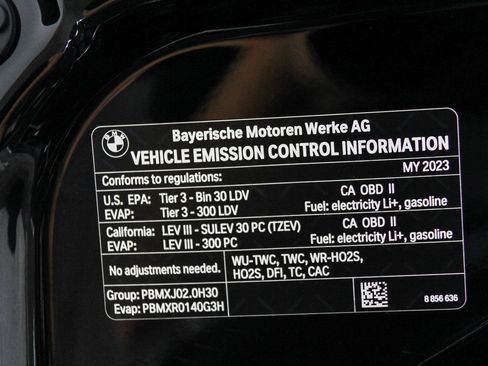 Certified 2023 BMW 530e w/ Convenience Package image 28