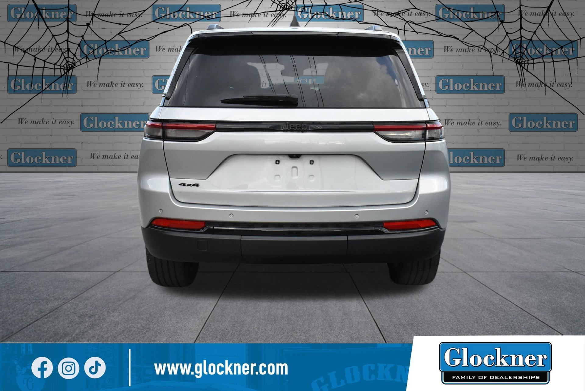 Used 2023 Jeep Grand Cherokee Altitude AWD/4WD image 7