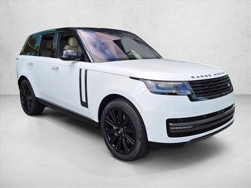 Used 2023 Land Rover Range Rover SE AWD/4WD image 3