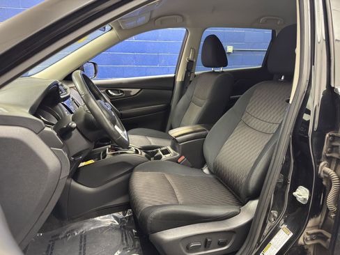 Used 2018 Nissan Rogue SV image 19